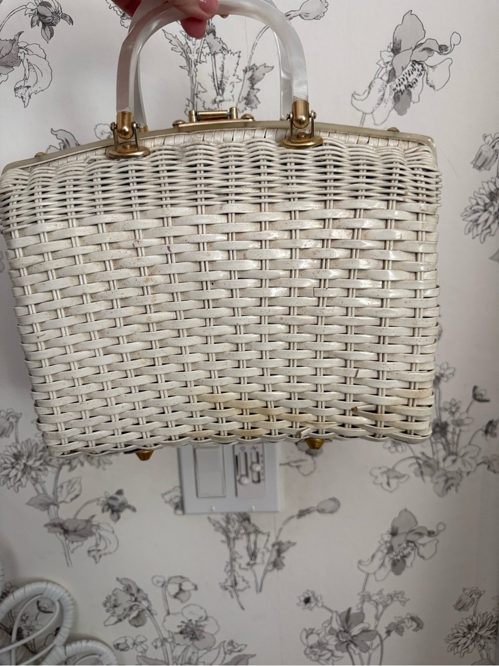 Vintage White Wicker Handbag with Red & Blue Trim - Picture 6 of 6